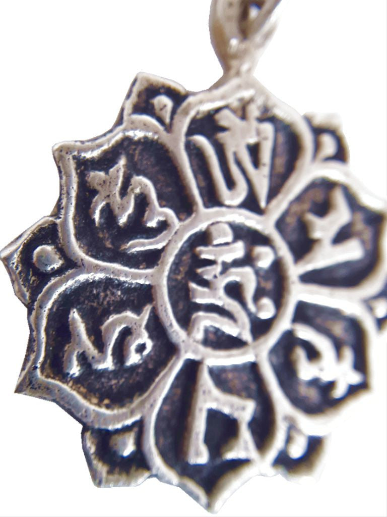 Mani Medallion, 1.25"