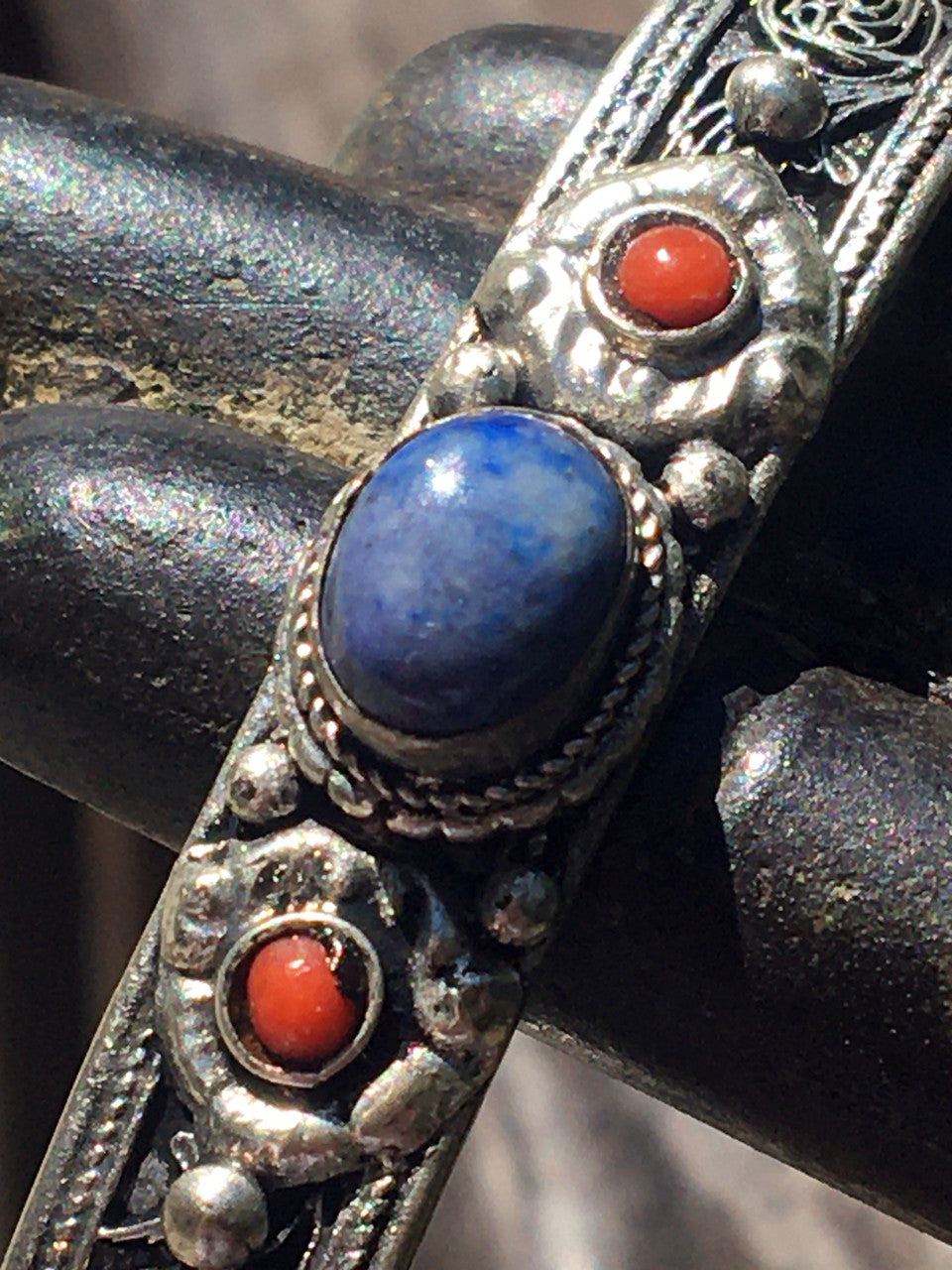 White Metal Lapis Lazuli Bracelet with Red Stones